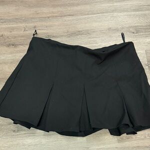 Zara Black all around Pleated Skort
